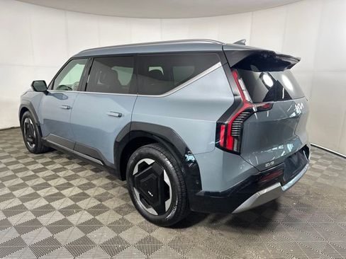 Used 2024 Kia EV9 Land image 5