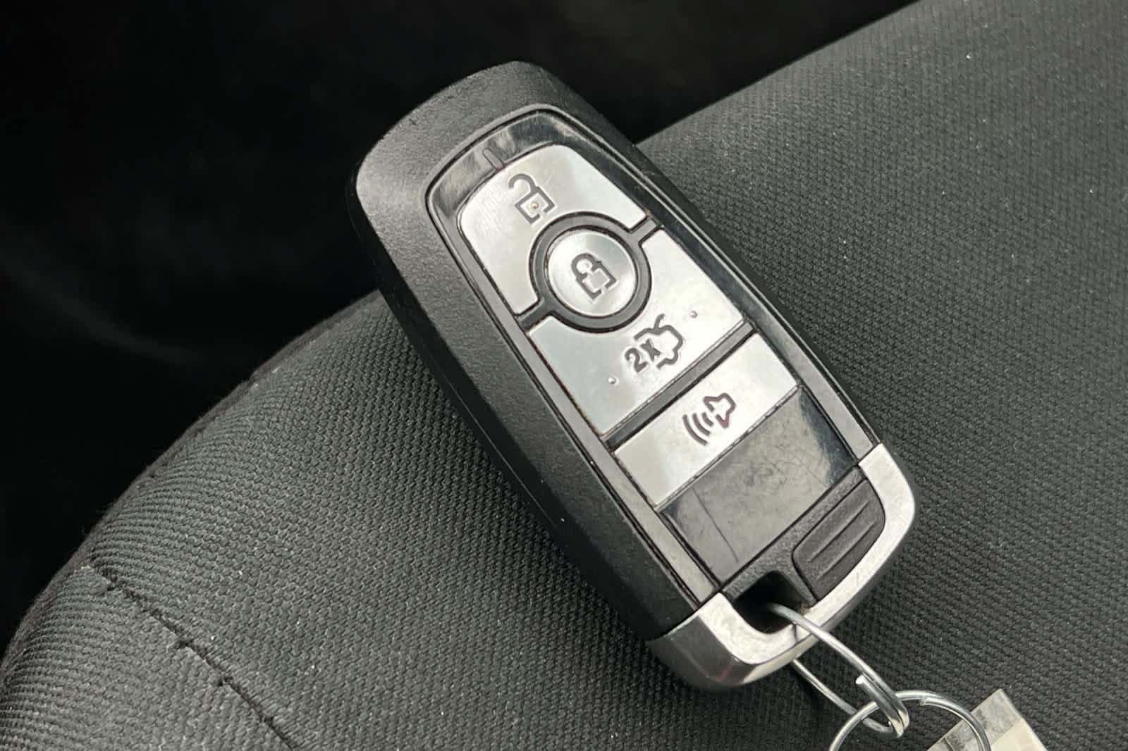 Used 2020 Ford Fusion SE FWD image 27