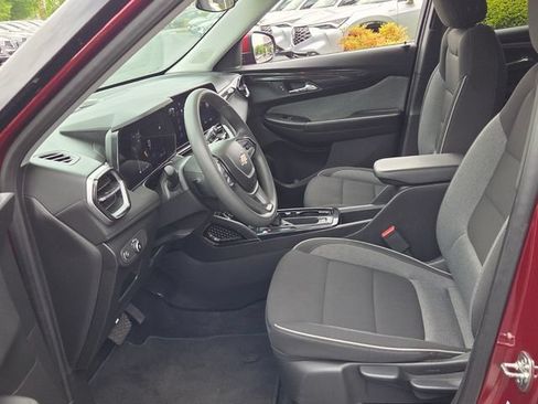 Used 2025 Chevrolet TrailBlazer LT AWD/4WD image 9