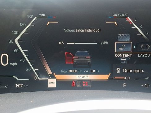 Certified 2024 BMW X7 xDrive40i w/ M Sport Package image 22