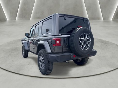 Used 2025 Jeep Wrangler Unlimited Sahara AWD/4WD image 4