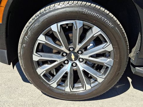 Used 2025 Chevrolet Tahoe High Country AWD/4WD image 10