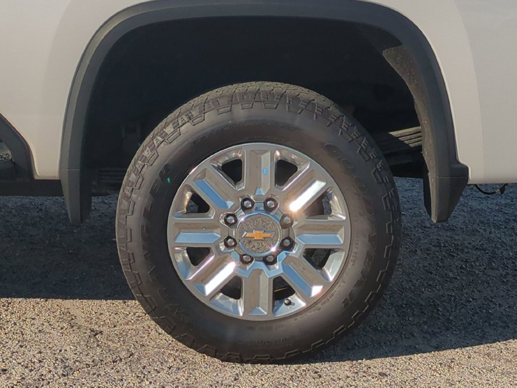 Used 2025 Chevrolet Silverado 2500 High Country w/ High Country Premium Package AWD/4WD image 14