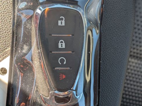 Used 2025 Chevrolet Trax LT w/ LT Convenience Package image 36