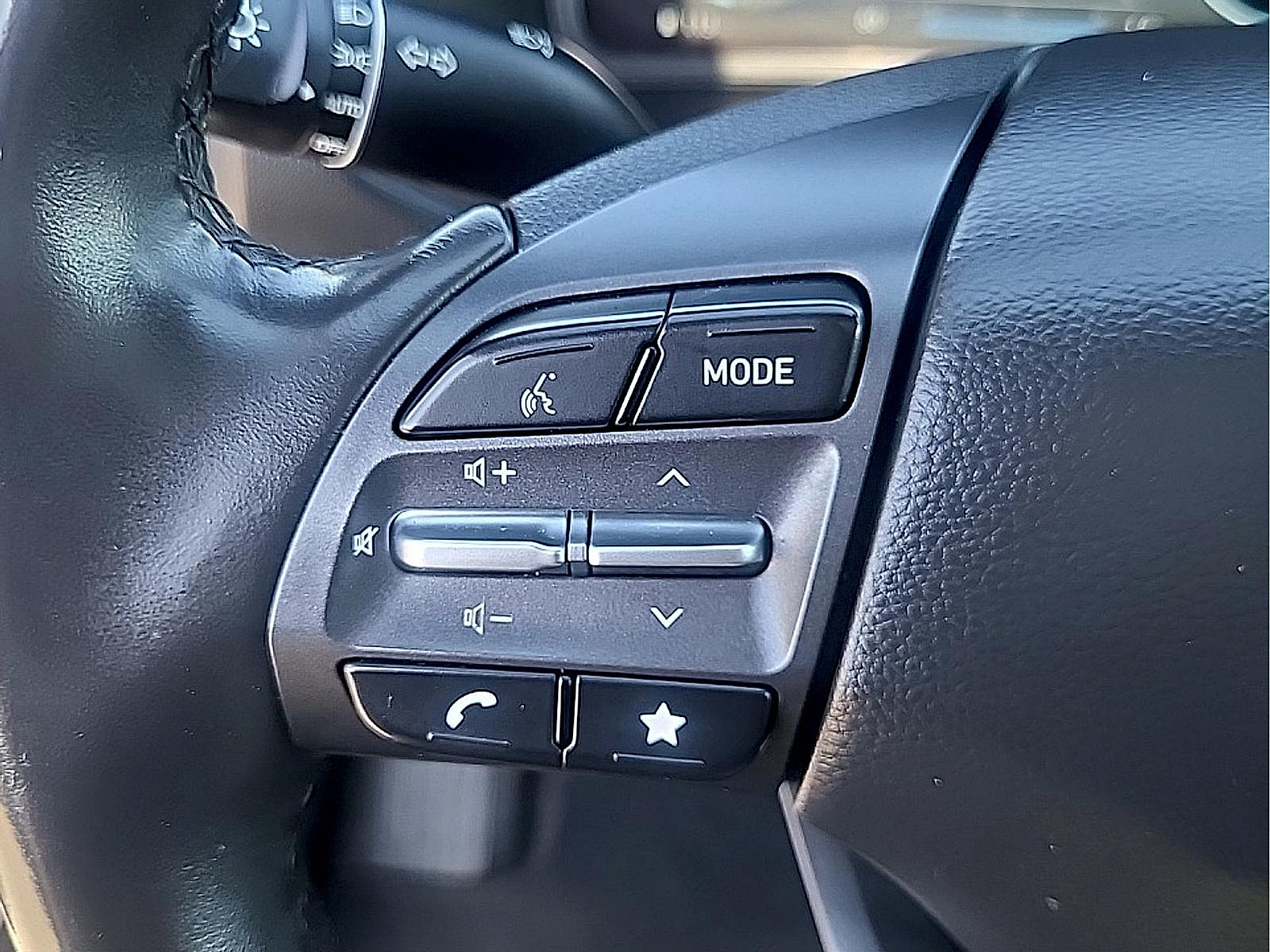 Used 2022 Hyundai Kona Limited w/ Cargo Package AWD/4WD image 18