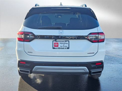 Used 2023 Honda Pilot Touring image 4