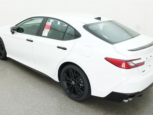 New 2026 Toyota Camry Hybrid image 17