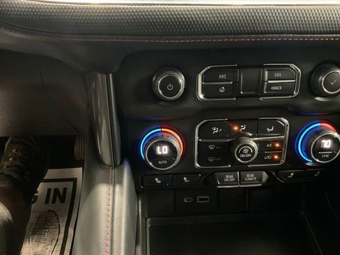 Used 2022 Chevrolet Suburban RST w/ Luxury Package AWD/4WD image 18