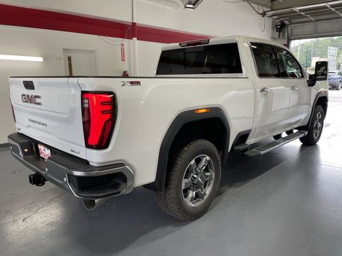 New 2026 GMC Sierra 2500 SLT w/ SLT Premium Package AWD/4WD image 4