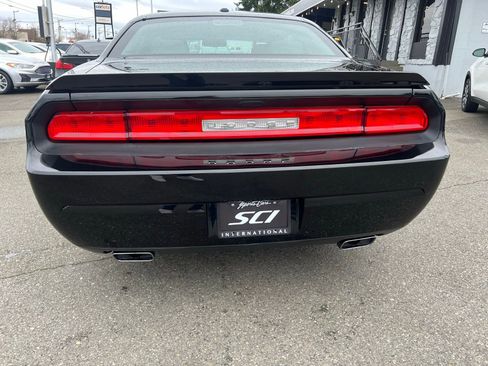 Used 2012 Dodge Challenger R/T image 5