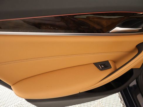 Used 2019 BMW 530e xDrive w/ Convenience Package image 18