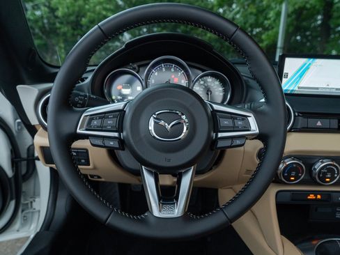 Used 2026 MAZDA MX-5 Miata Grand Touring RWD image 17