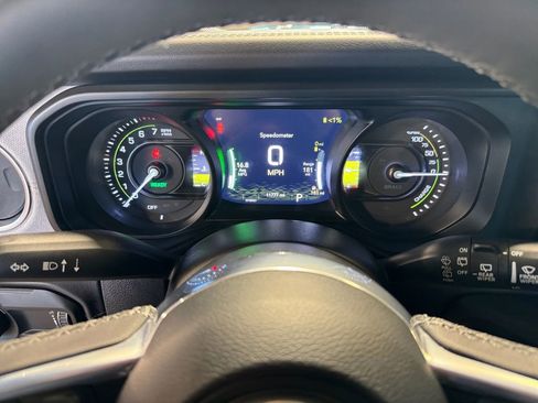 Used 2025 Jeep Wrangler Unlimited Sahara w/ Safety Group image 16