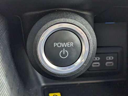 Used 2023 Toyota Venza XLE AWD/4WD image 33