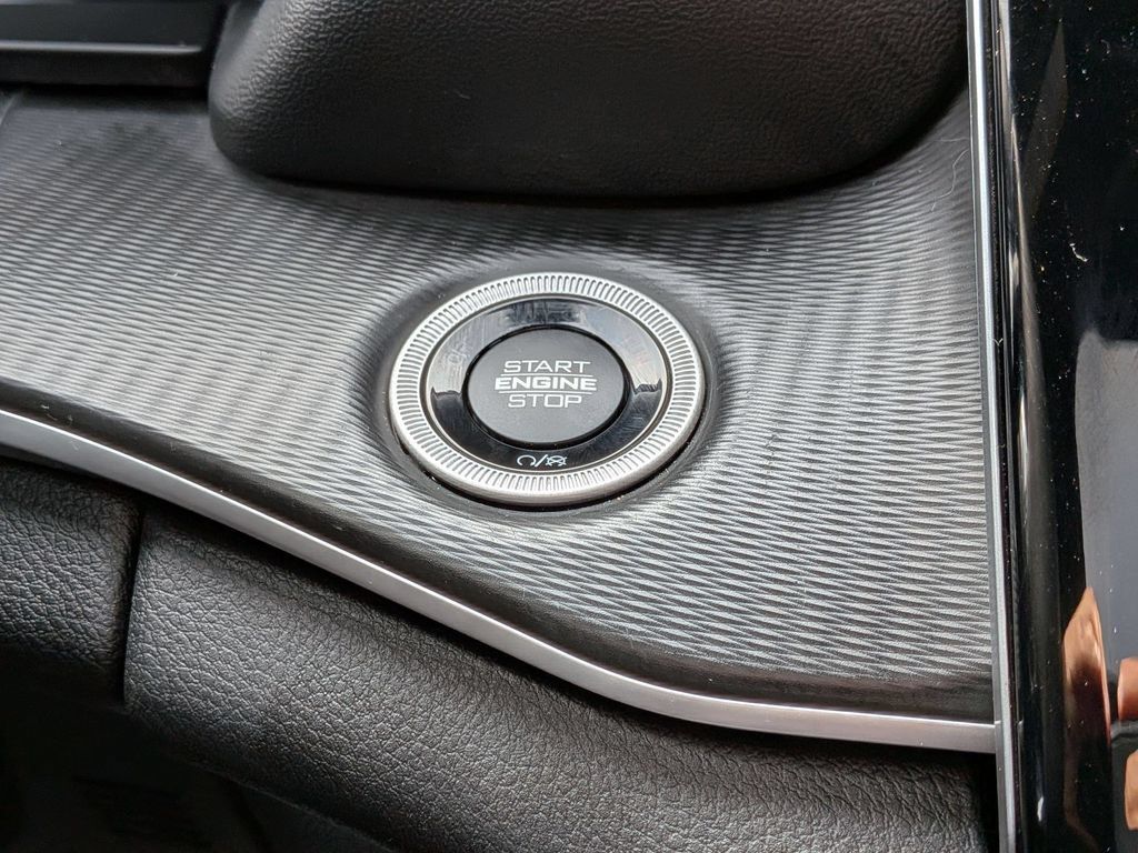 Used 2023 Jeep Grand Cherokee Altitude AWD/4WD image 15
