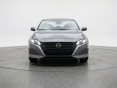 Used 2025 Nissan Altima 2.5 SV image 2