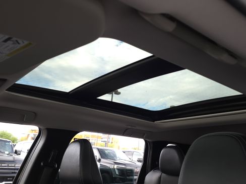 Used 2023 Mitsubishi Outlander SE image 12