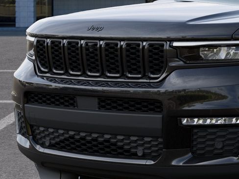 New 2025 Jeep Grand Cherokee L Limited w/ Luxury Tech Group II AWD/4WD image 35
