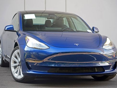 Used 2023 Tesla Model 3 Standard Range RWD image 4