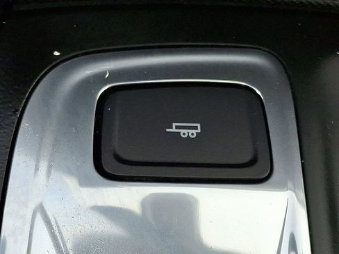 Used 2018 Chevrolet Equinox LT image 24