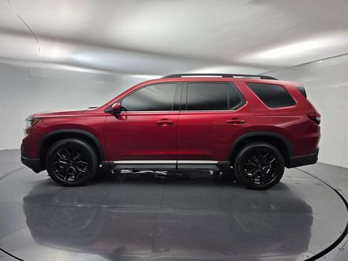 Used 2025 Honda Pilot Touring image 7