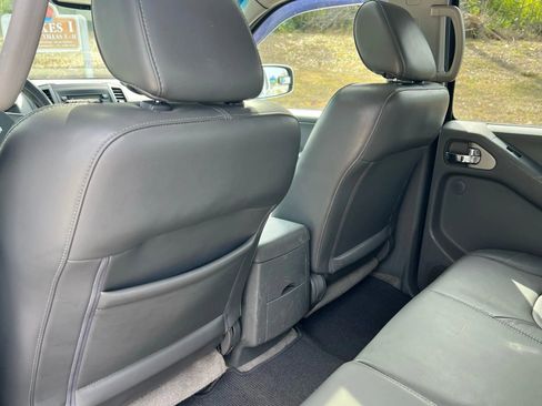 Used 2012 Nissan Frontier SL w/ Moonroof Pkg image 17