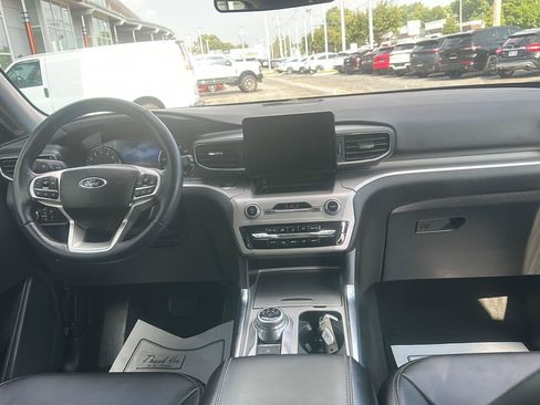 Used 2023 Ford Explorer XLT w/ Equipment Group 202A RWD image 12