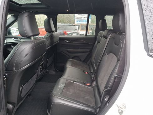 Used 2023 Jeep Grand Cherokee Altitude image 2