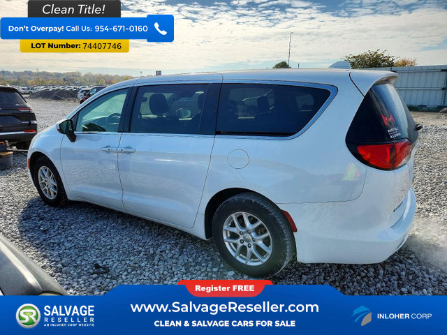 Used 2017 Chrysler Pacifica Touring FWD image 3