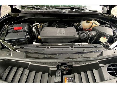 Used 2023 Chevrolet Suburban Premier image 11