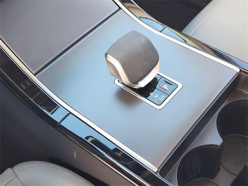 Used 2025 Land Rover Range Rover Velar Dynamic SE image 18