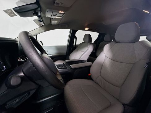 Certified 2026 Toyota Sienna LE image 19