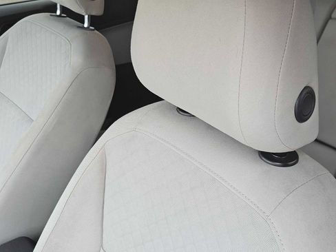 Used 2018 Volkswagen Tiguan S image 15