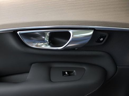 New 2025 Volvo XC90 B6 Core w/ Protection Package image 31