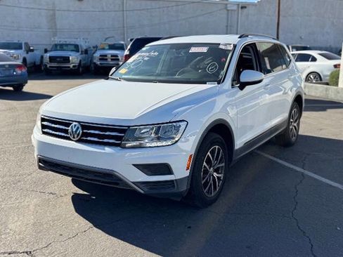 Used 2018 Volkswagen Tiguan SE image 2