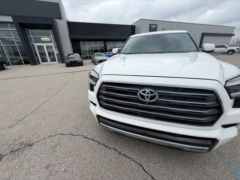 Used 2023 Toyota Sequoia Limited image 4