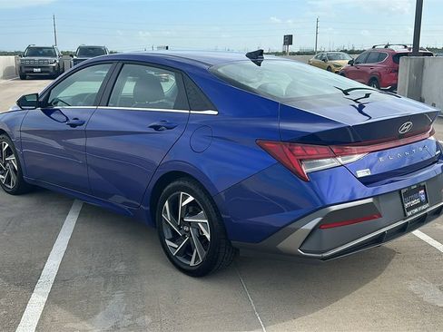 Used 2025 Hyundai Elantra Limited FWD image 11