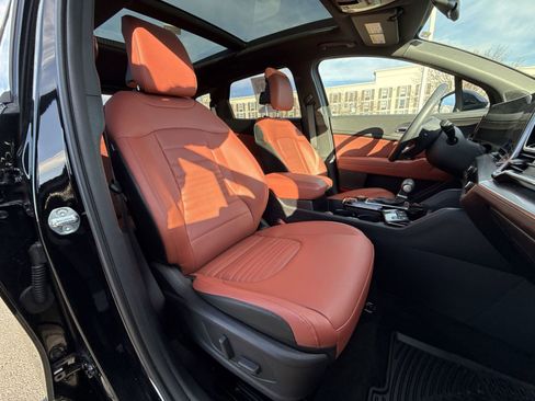 Used 2025 Kia Sportage SX image 25