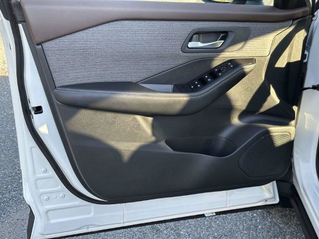 Used 2023 Nissan Rogue SV AWD/4WD image 15