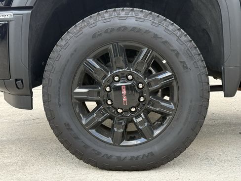 Used 2025 GMC Sierra 2500 AT4 AWD/4WD image 13