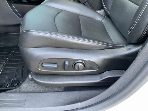 Used 2022 GMC Terrain SLT w/ Infotainment Package II image 11