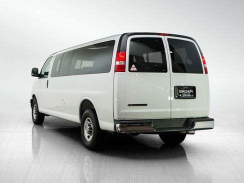 Used 2025 Chevrolet Express 3500 LT w/ LT Preferred Equipment Group RWD image 3