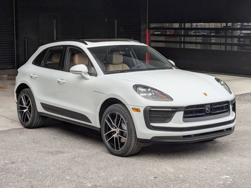 New 2026 Porsche Macan AWD/4WD image 7