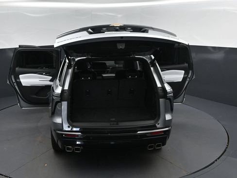 Used 2025 Chevrolet Traverse High Country w/ LPO, Floor Liner Package FWD image 47