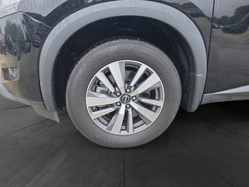 Used 2023 Nissan Pathfinder SL w/ Black Appearance Package image 14