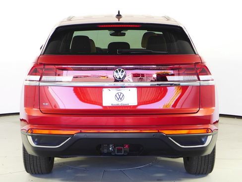 Certified 2025 Volkswagen Atlas Cross Sport SE FWD image 8