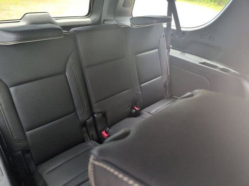 Used 2023 Chevrolet Suburban Premier image 29