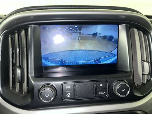 Used 2022 Chevrolet Colorado LT w/ Fleet Safety Package image 18