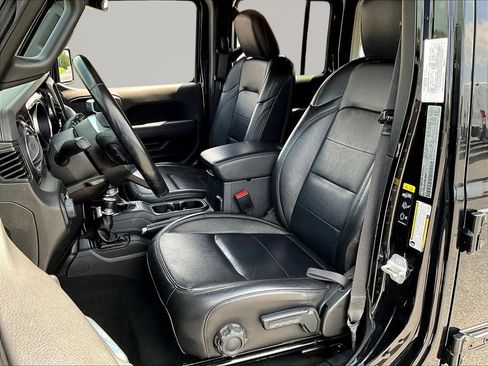 Used 2022 Jeep Wrangler Unlimited Sahara AWD/4WD image 21