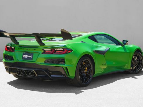 Used 2026 Chevrolet Corvette ZR1 w/ ZR1 Carbon Fiber Aero Package RWD image 3